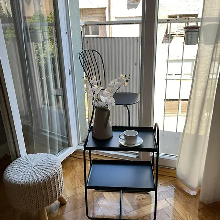 Sanja, Old Town Apartman Belgrád